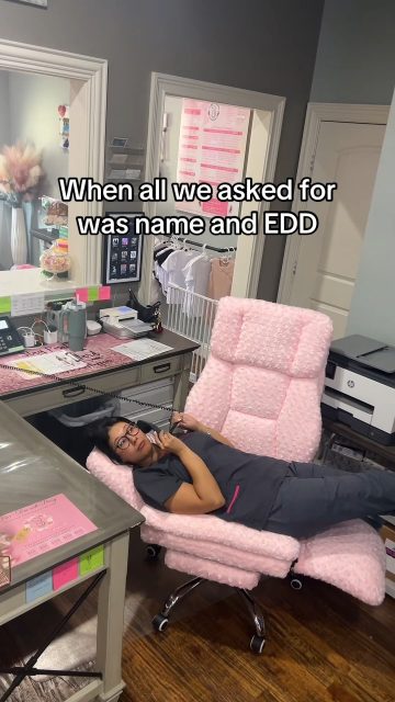 Talking to clients during our free time is the best way to pass the slow days 💕 

Gabriella Rebecca Peer Sullivan 
#thorstudio #fromthewombtotheworld #momssupportingmoms #maternalsupport #receptiondesk #officehumor