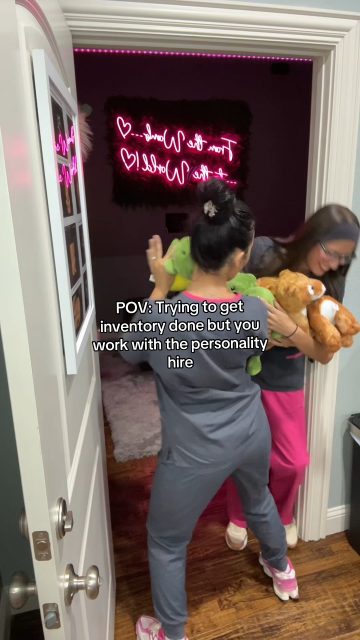 It's always a fun vibe here at Tiny Hearts of Rockwall! Book an appointment to come join in on the great times and amazing memories made in our office! 
#thorstudio #momssupportingmoms #fromthewombtotheworld #officehumor #funnyreels