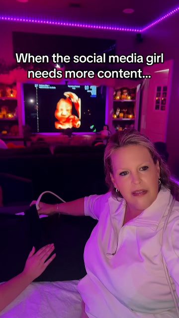 Working overtime to get that content! 
#socialmediamarketing #funnyreels #4dultrasound #ultrasoundboutique #thorstudio